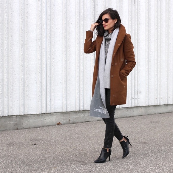 *SOLD* Aritzia Wilfred Cocoon Coat - Picture 3 of 8